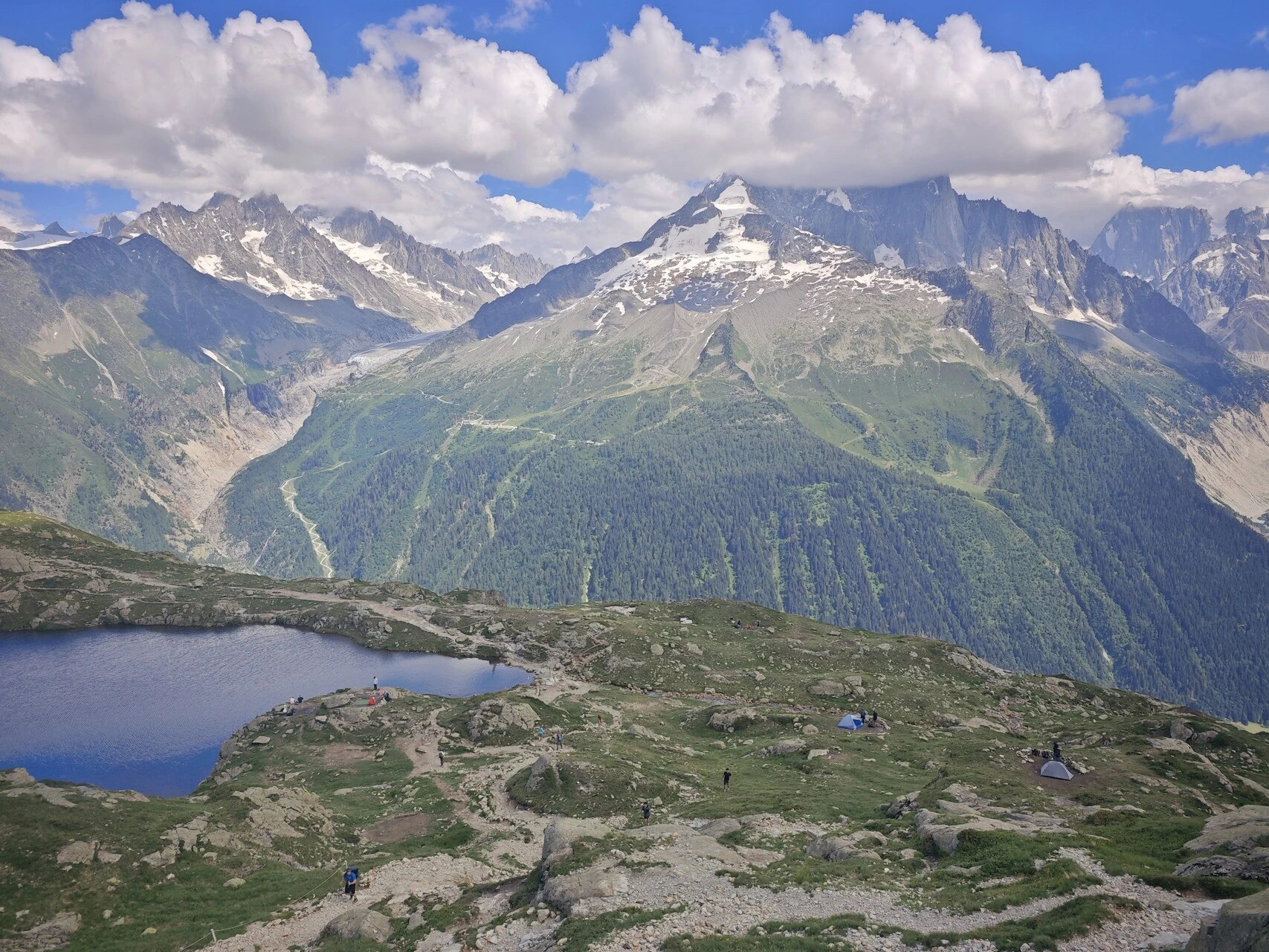 The Chéserys, the closest sector to Lac Blanc where a night under canvas can be booked, facing the Aiguille du Chardonnet