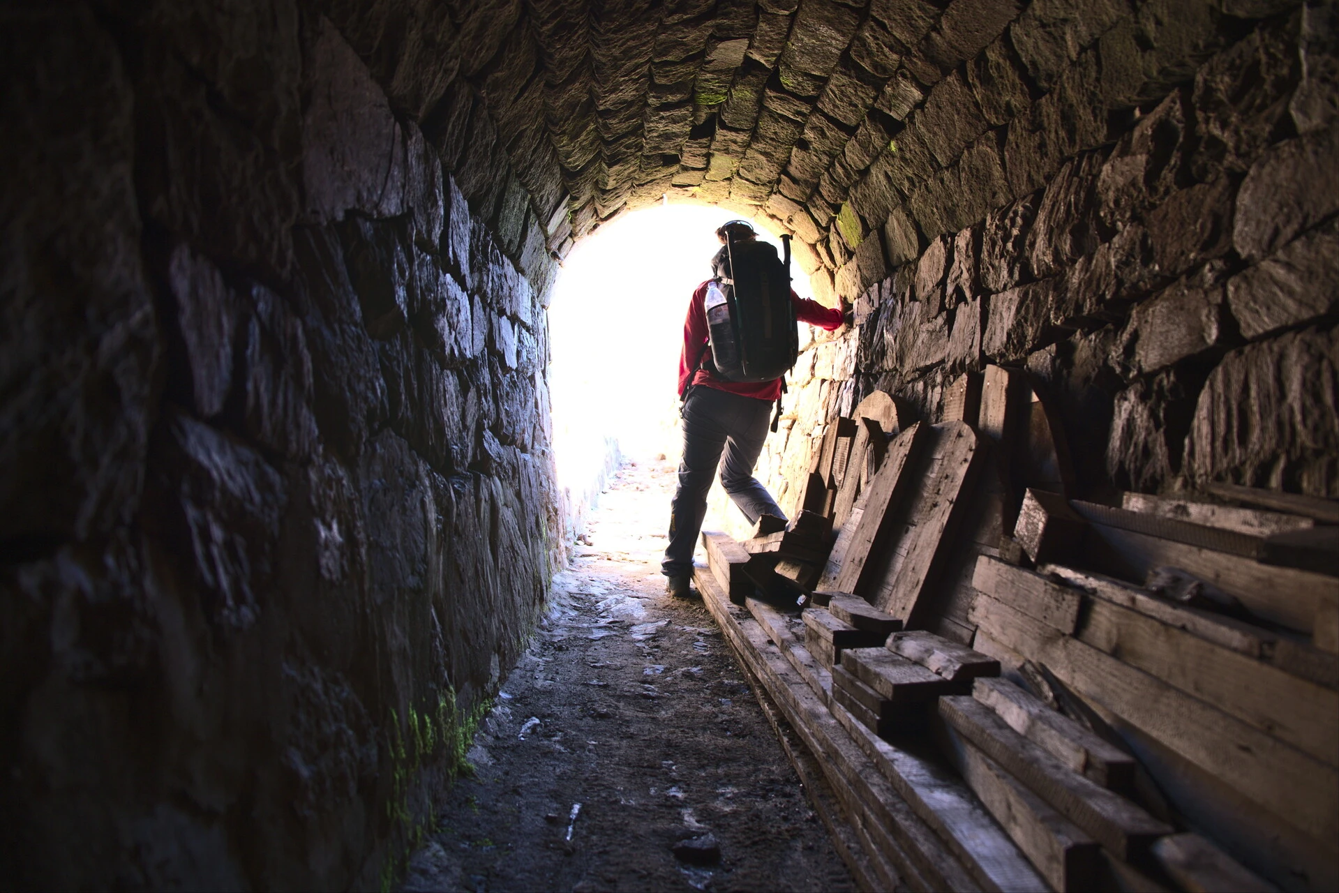 Walker in a stone-built gallery of the canal de Malcros