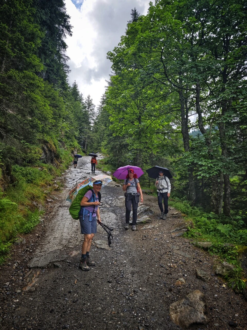 Rain is part of the tour: three countries, three sides of the massif, rarely the same weather