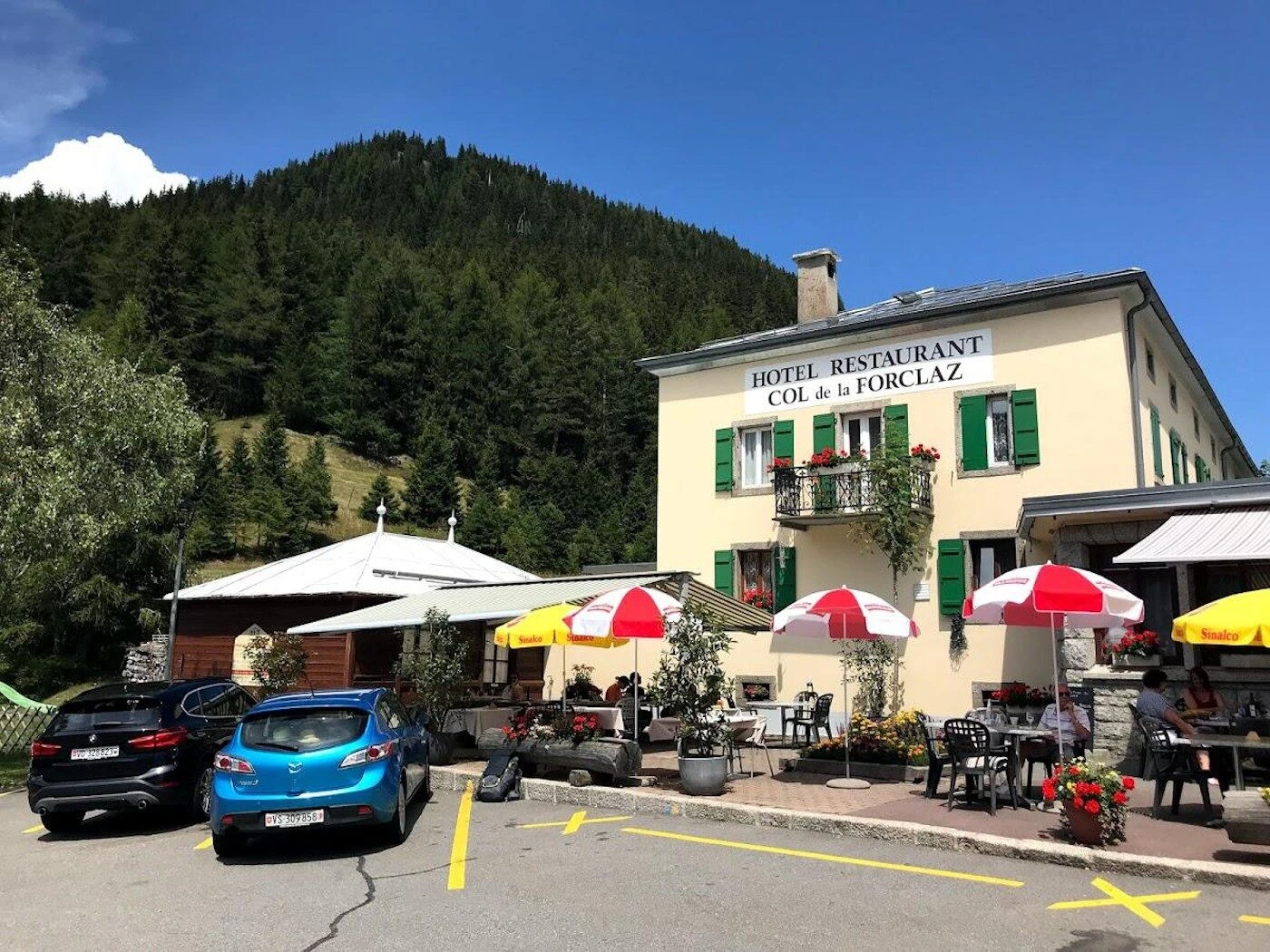 Hôtel du Col de la Forclaz, where the Bovine and Arpette variants meet
