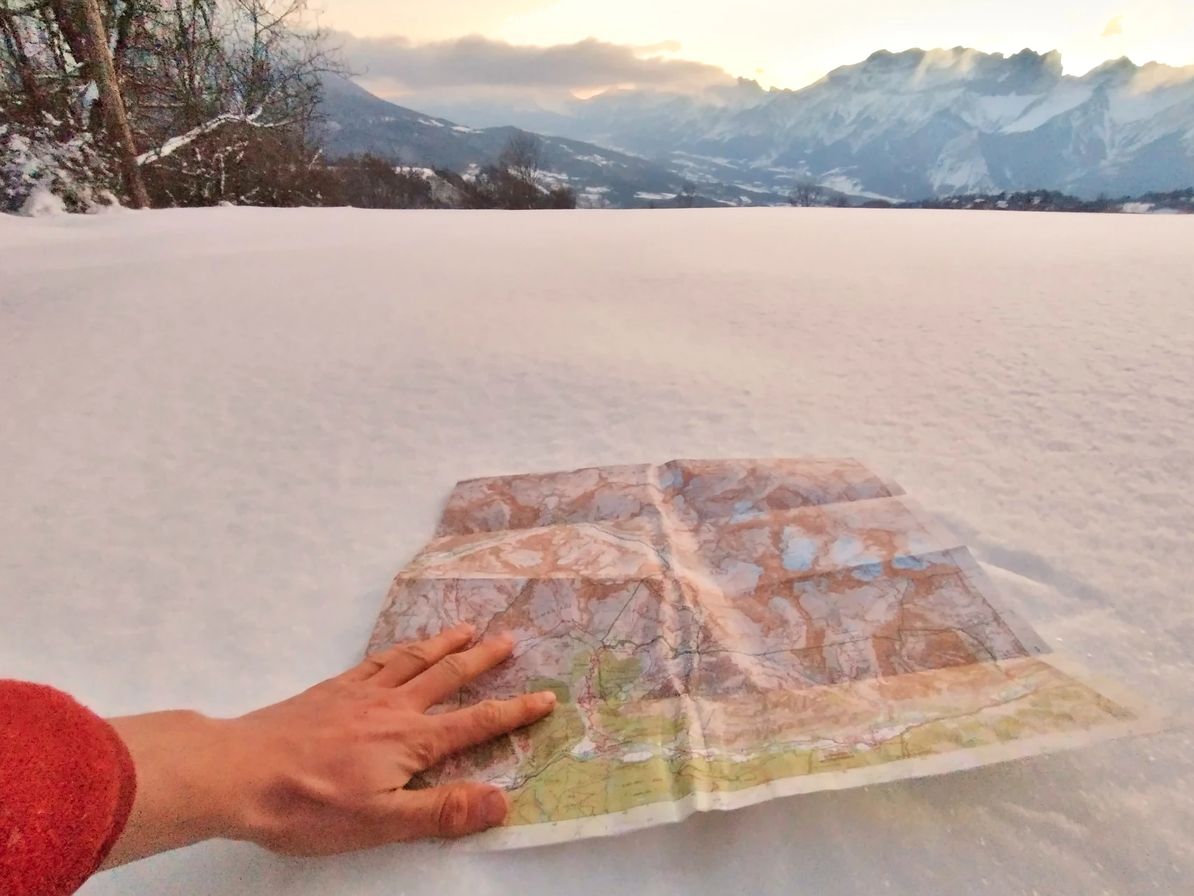A plateau in the Champsaur under snow. The track is somewhere below our feet: map and compass take over the moment the waymarking goes.