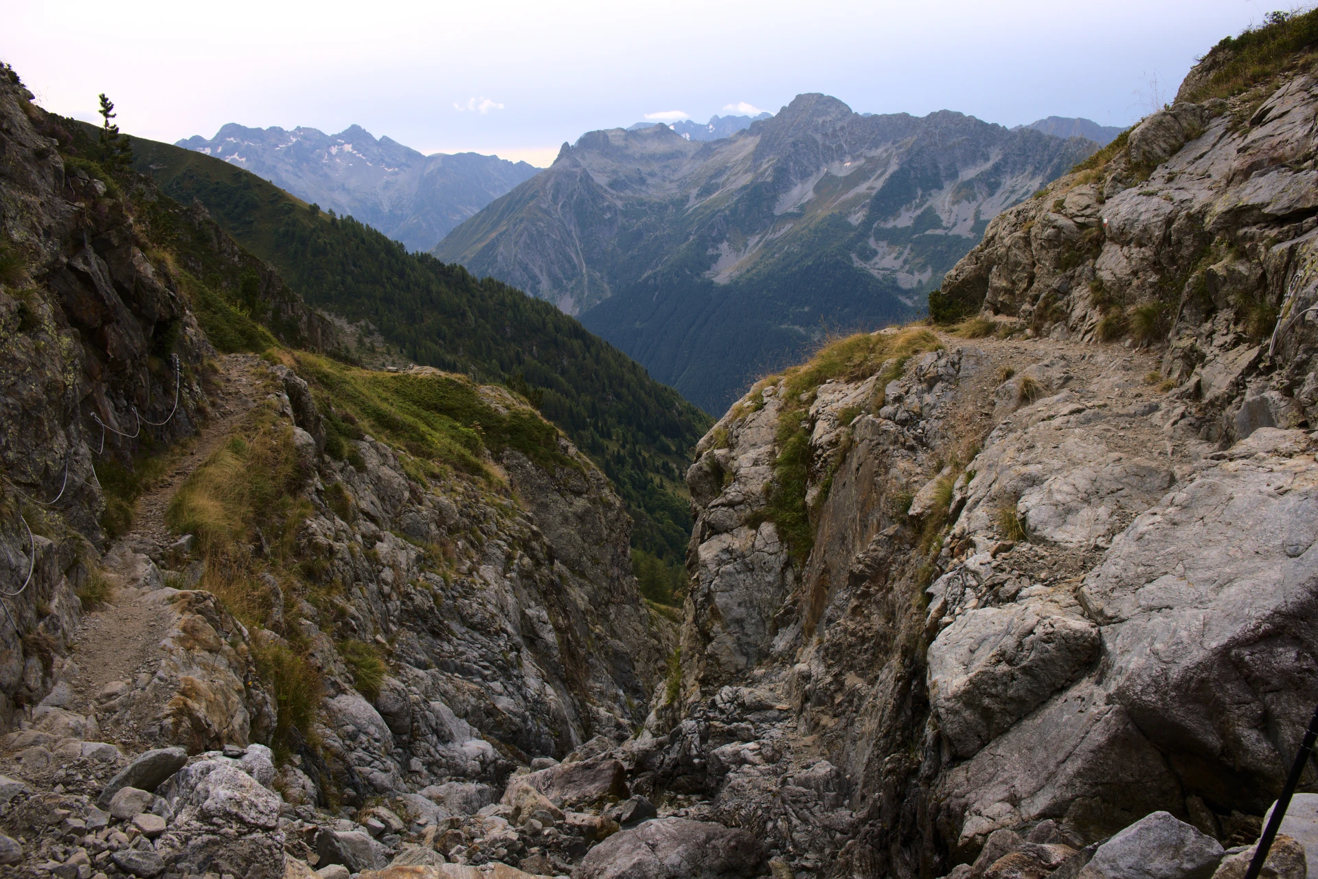 Fixed-cable traverse: ground you do not walk at an average speed